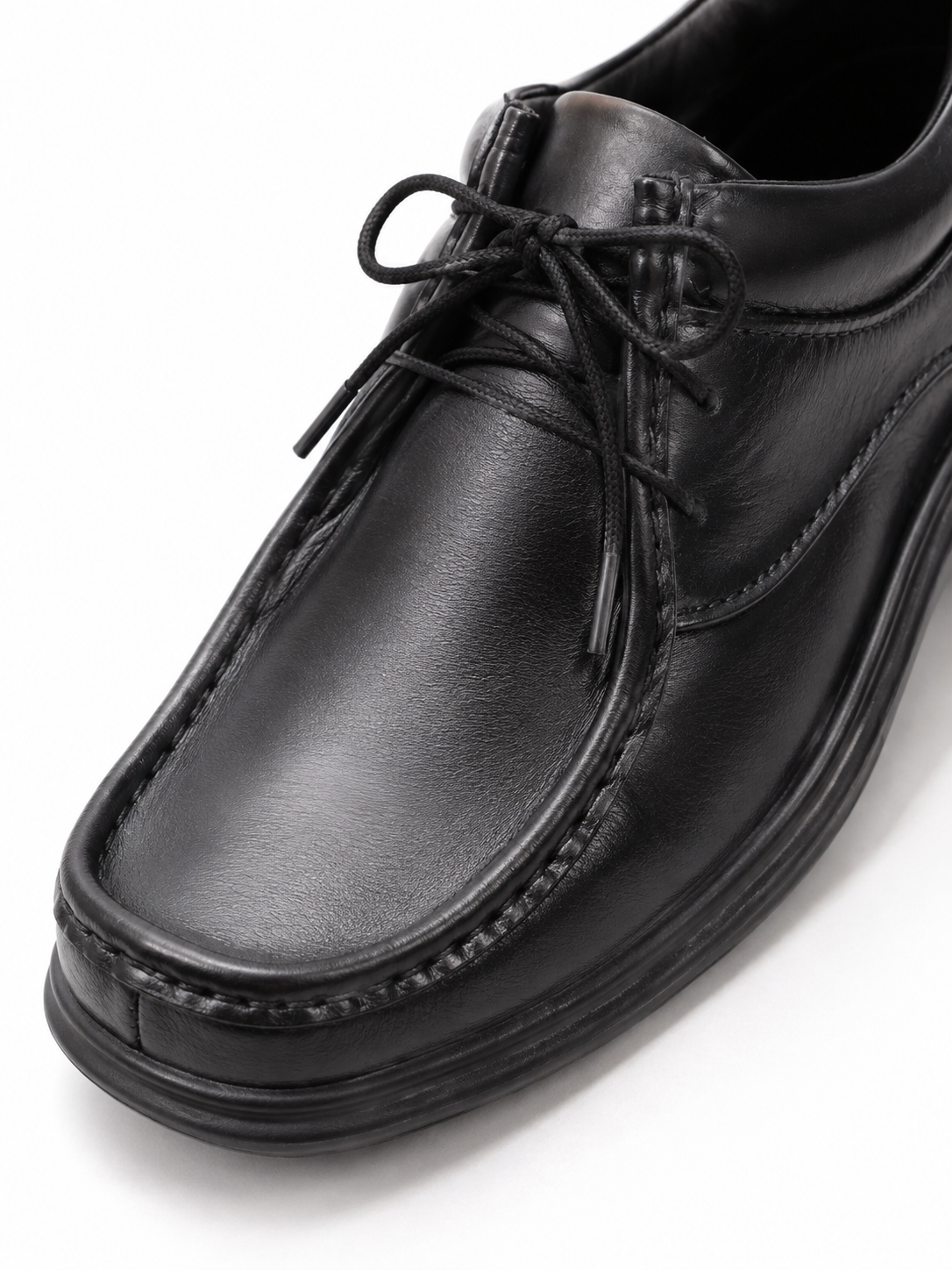 NOBLE Classic Moc Toe Lace-Up Casual Shoe