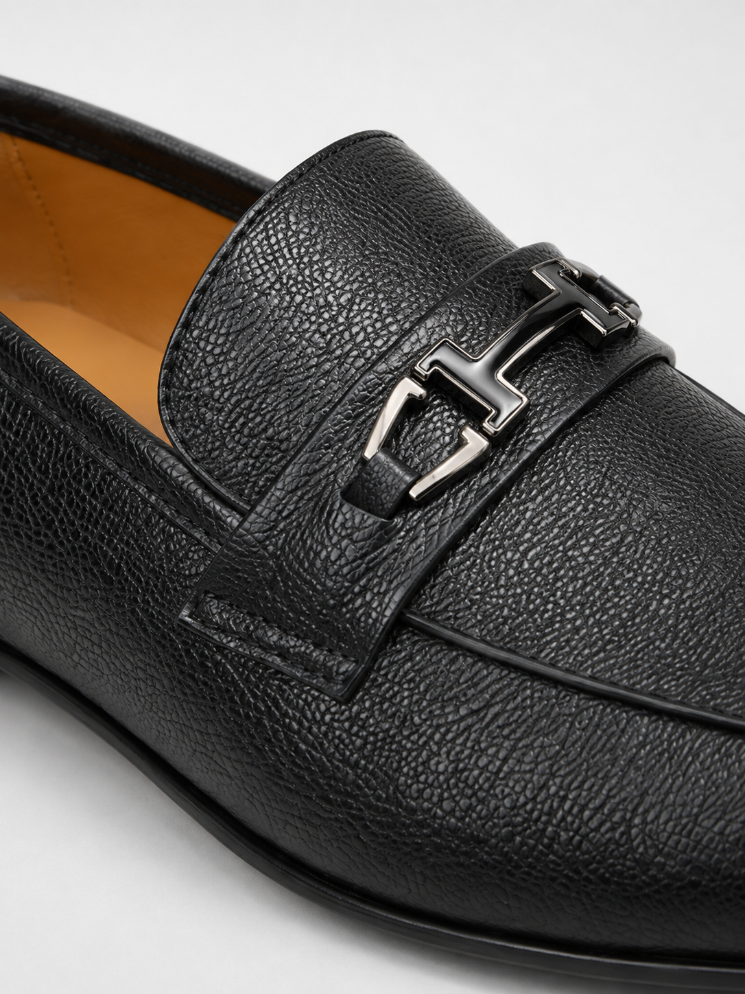 NOBLE Textured Horsebit Leather Loafer